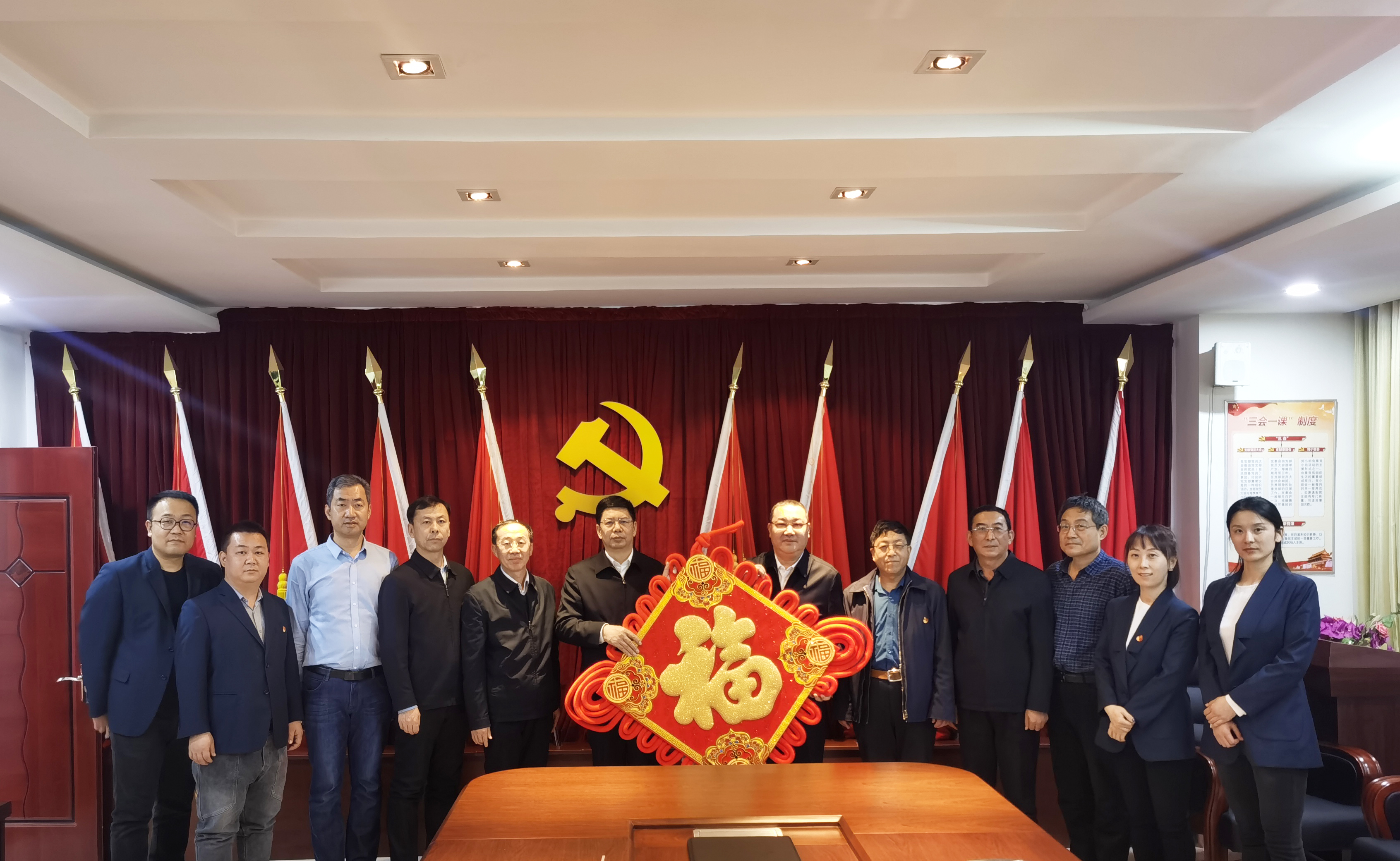 自治區(qū)政協(xié)副主席、工商聯(lián)主席安潤(rùn)生等領(lǐng)導(dǎo)蒞臨協(xié)會(huì)慰問(wèn)指導(dǎo)